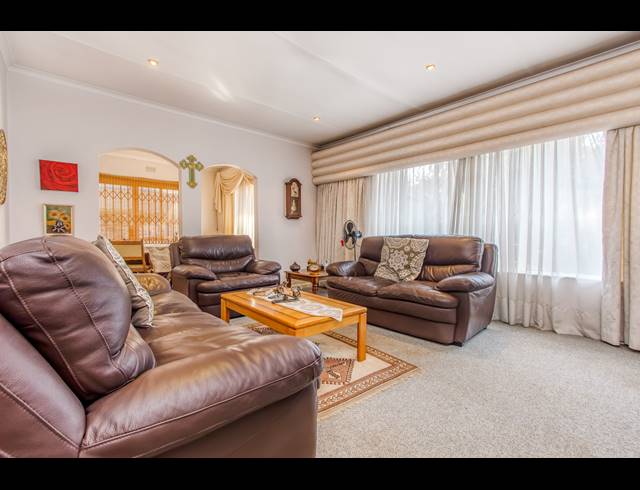 3 BEDROOM FREESTANDING FOR SALE IN BROMHOF
